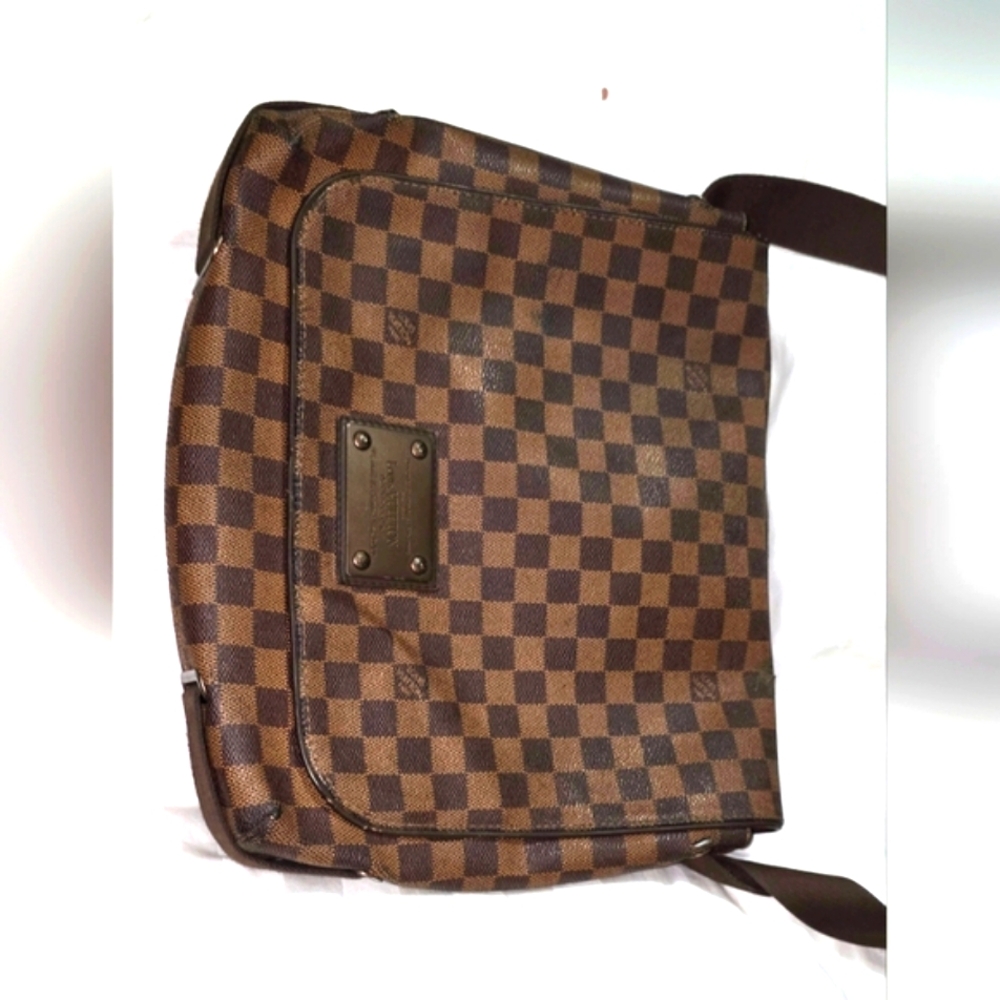 Authentic Louis Vuitton Damier Messenger Bag